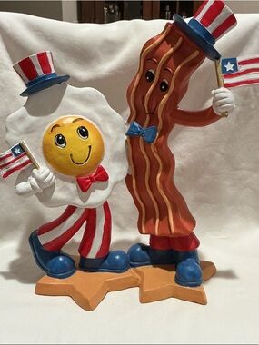 Patriotic Egg & Bacon Figurine